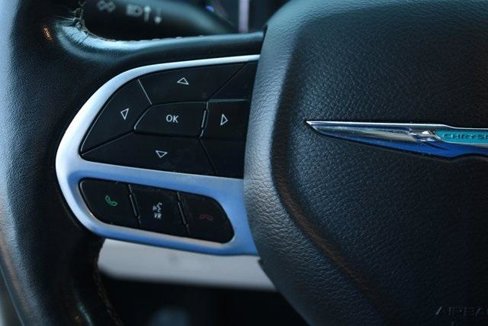 Used 2021 Chrysler Pacifica Touring-L image 15