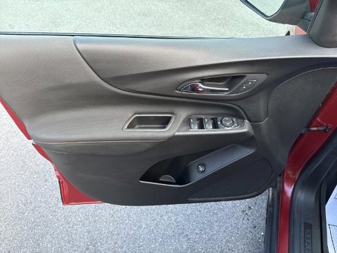 Certified 2022 Chevrolet Equinox RS w/ Infotainment Package image 10