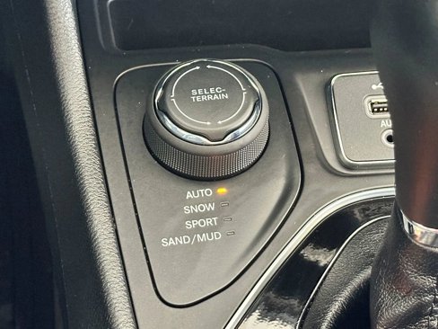 Used 2019 Jeep Cherokee Limited w/ Trailer Tow Group image 16