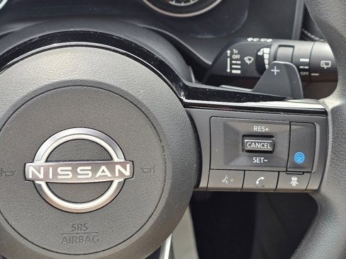 Used 2023 Nissan Rogue SV image 16