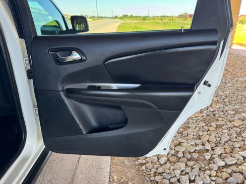Used 2019 Dodge Journey SE w/ Premium Group image 18