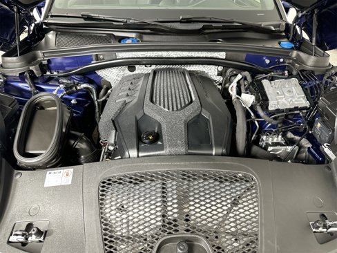 Certified 2024 Porsche Macan w/ Premium Plus Package image 38
