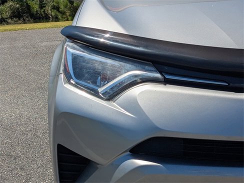 Used 2016 Toyota RAV4 LE image 9