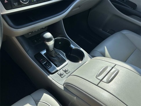 Used 2019 Toyota Highlander XLE image 28