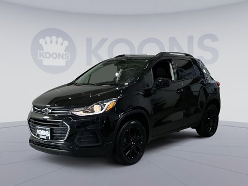 Used 2022 Chevrolet Trax LT w/ Midnight Edition image 1