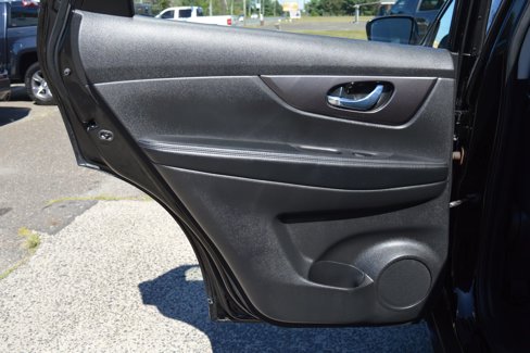 Used 2016 Nissan Rogue S image 27