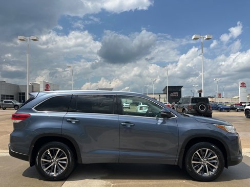 Used 2018 Toyota Highlander XLE image 3