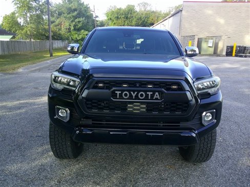 Used 2021 Toyota Tacoma Limited image 8