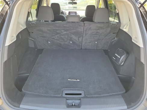 Used 2023 Nissan Rogue S image 11