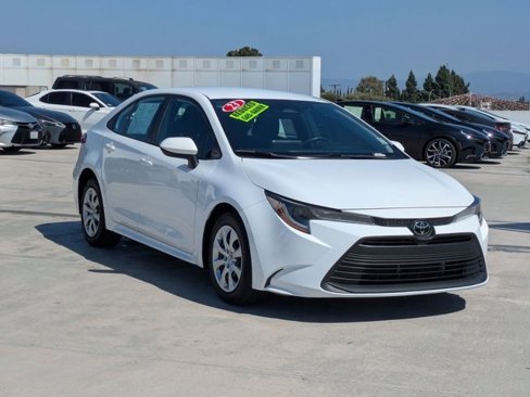 Used 2023 Toyota Corolla LE image 3