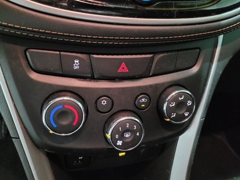 Used 2020 Chevrolet Trax LT w/ Driver Confidence Package image 29