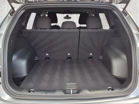 Used 2023 Jeep Compass Sport image 3