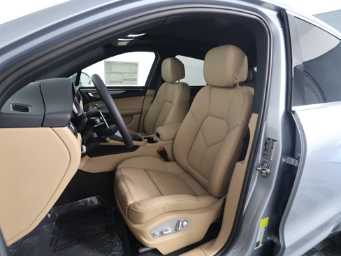 New 2025 Porsche Macan image 5