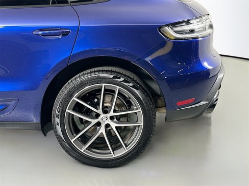 Certified 2024 Porsche Macan w/ Premium Plus Package image 12