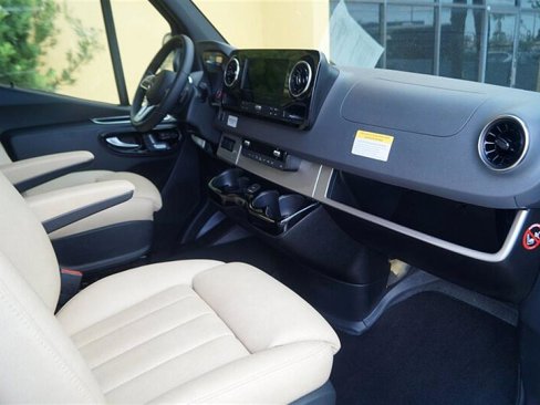 Used 2020 Mercedes-Benz Sprinter 3500 image 9