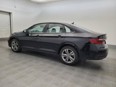 Used 2024 Volkswagen Jetta SE image 3