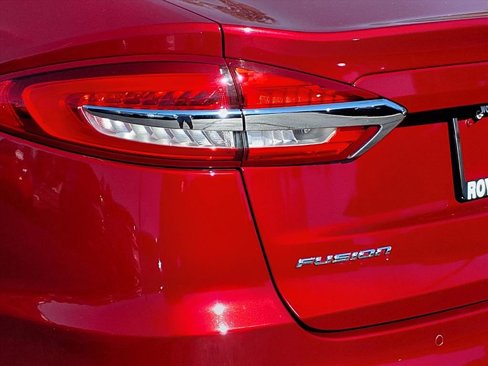 Used 2020 Ford Fusion SE image 22