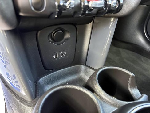Used 2018 MINI Cooper 4-Door Hardtop image 24