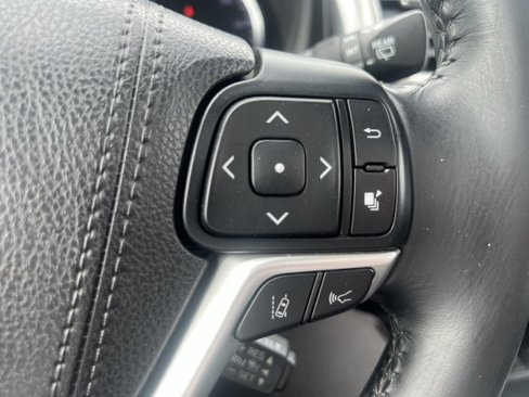 Used 2018 Toyota Highlander XLE image 18