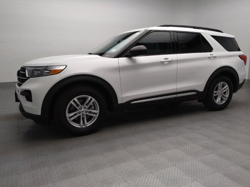 Used 2021 Ford Explorer XLT image 2
