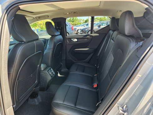 New 2025 Volvo XC40 B5 Core w/ Protection Package Premier image 18