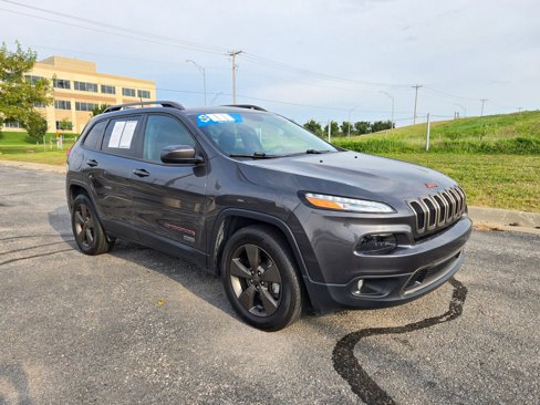 Used 2017 Jeep Cherokee Latitude w/ Comfort/Convenience Group image 1