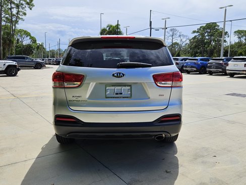 Used 2017 Kia Sorento L image 6