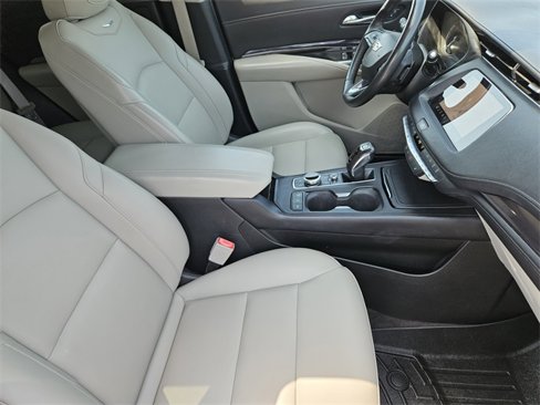 Used 2019 Cadillac XT4 Luxury w/ Cold Weather Package image 14