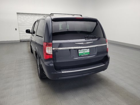 Used 2014 Chrysler Town & Country Touring-L w/ Driver Convenience Group image 6