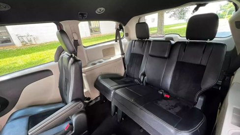 Used 2017 Dodge Grand Caravan SXT image 5