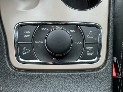 Used 2015 Jeep Grand Cherokee Overland w/ Advanced Technology Group image 48