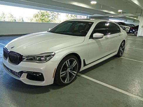 Used 2017 BMW 750i image 3