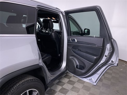 Used 2019 Jeep Grand Cherokee Limited image 36