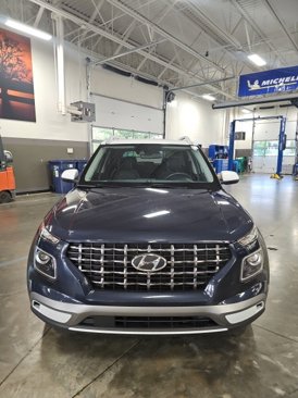 Used 2021 Hyundai Venue image 3