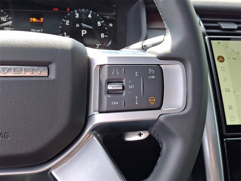 Used 2024 Land Rover Discovery Dynamic SE image 21