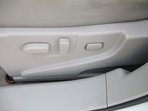 Used 2012 Nissan Rogue SL image 26