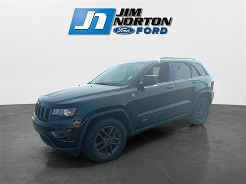 Used 2016 Jeep Grand Cherokee Laredo 75th Anniversary image 3