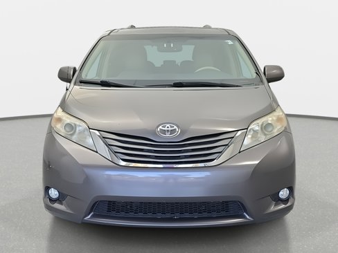 Used 2014 Toyota Sienna XLE image 2