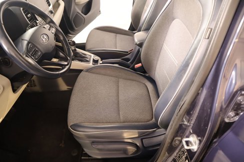 Used 2022 Hyundai Venue Limited image 12