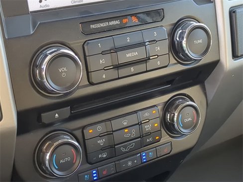 Used 2018 Ford F150 Lariat image 31