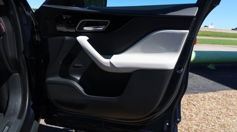 Used 2019 Jaguar F-PACE Prestige image 14