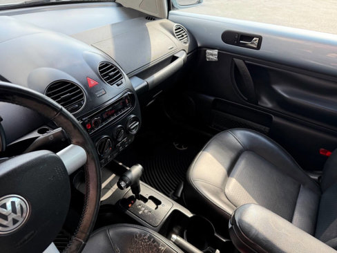 Used 2010 Volkswagen Beetle Coupe image 8