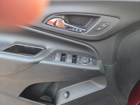 Used 2018 Chevrolet Equinox LT image 12