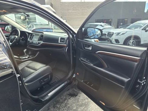 Used 2016 Toyota Highlander Limited image 12