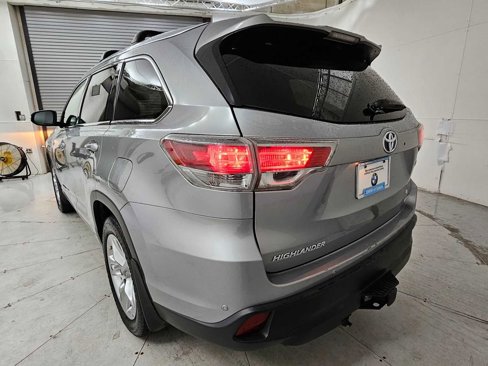 Used 2016 Toyota Highlander Limited image 3