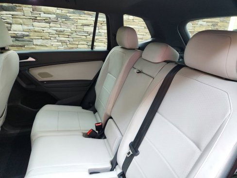 Used 2021 Volkswagen Tiguan SE R-Line image 28