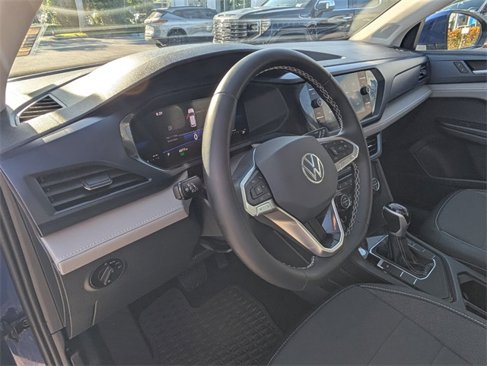 Certified 2024 Volkswagen Taos SE image 8