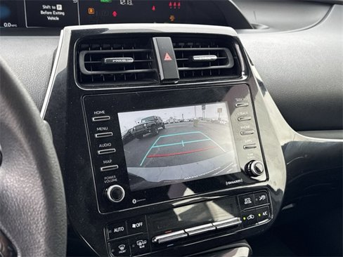 Used 2021 Toyota Prius LE image 18