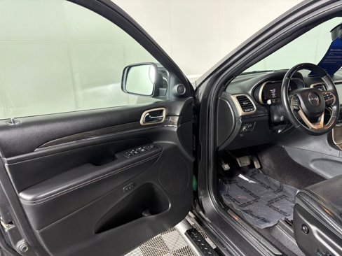 Used 2017 Jeep Grand Cherokee Overland image 12