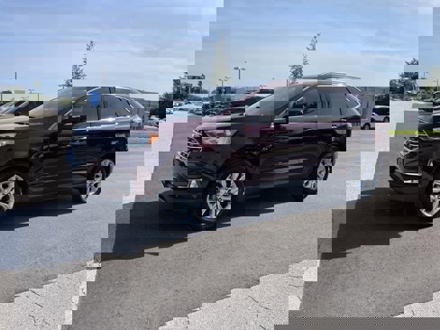Used 2020 Ford Edge Titanium image 2